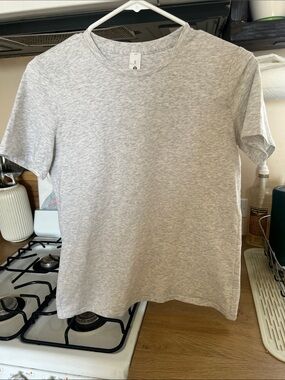 Lululemon Organic cotton tee in Light Heather Gray size XS
